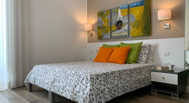 B&B Casa Caracciolo, Забронировать Отель «постель и завтрак» Отели Неаполя 3 звезды, рядом с Кафедральный собор Неаполя, 3*