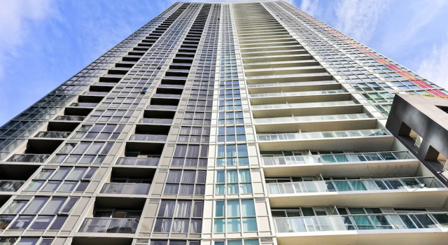 Cityplace 1B Lux Condo Lakeside Skydome Mtcc