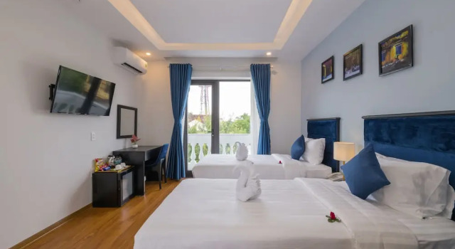 Двухместный номер Deluxe с балконом и с видом на сад Royal Mansion Boutique Hoi An