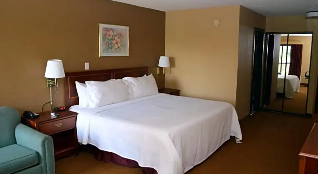 Двухместный номер Standard с балконом Ontario Airport Inn