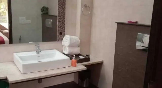 Номер Premium Hotel Blue Neck Hudda City Centre Fortis Hospital