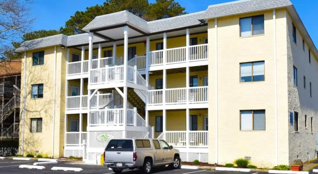 Bay Vista 102 2 Bedroom Condo by RedAwning