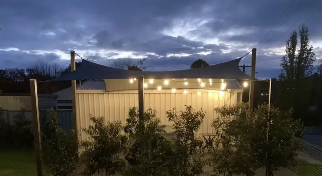 Апартаменты Cosy 3-bed Home With Fireplace & Outdoor BBQ