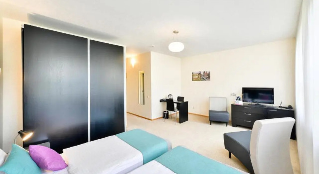 Vantis, Đặt Khách sạn Rīga 