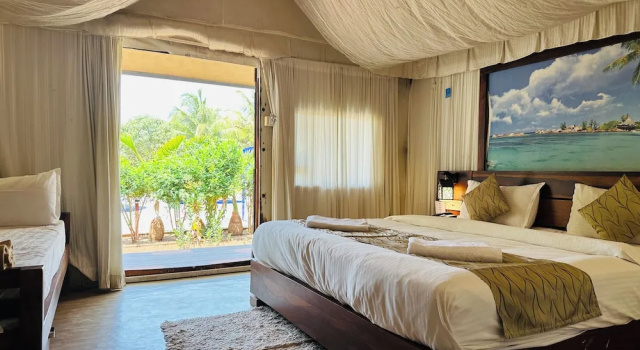 Тент с балконом и с видом на бассейн Lion Park Hotel And Resort
