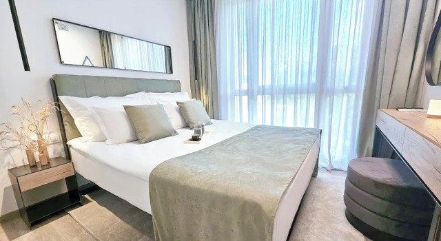 Люкс Deluxe с 2 комнатами с балконом и с видом на бассейн Azur Premium Resort