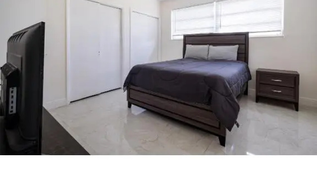 Коттедж с 4 комнатами Spacious 4 bdr 2 bath home 10min to the beach Aventura mall
