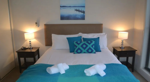 Апартаменты Luxury Cypress Waterfront Apartments