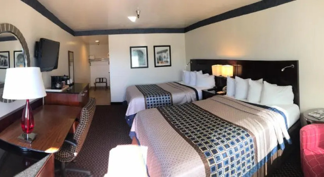 Четырёхместный номер Standard Oakridge Inn