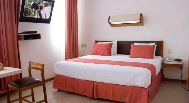 Полулюкс Hotel Enriquez