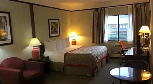 Номер Standard Ramada by Wyndham Portland Airport