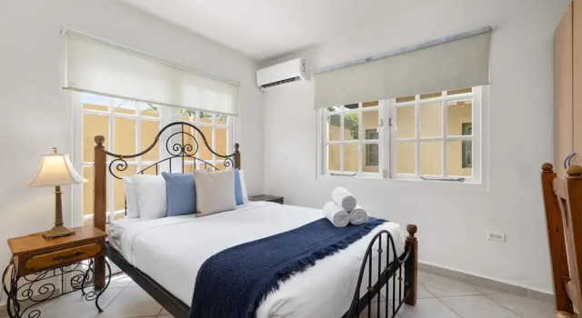 3BR Town Home in Gated Community Palm Beach, Đặt Biệt thự Nhà tranh ở Palm Beach., Nhà tranh