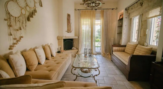 Dreamcatcher Luxury Villa, 1 min walk to beach, Book Villa Pefkohori 