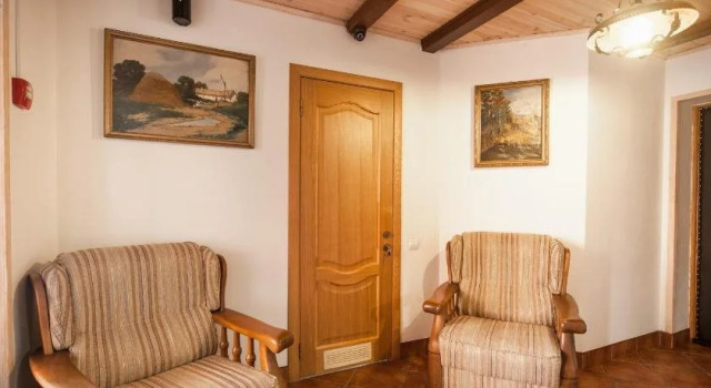 Inn Leonard, Book Hotel Hoteller i Mukachevo med parkering, Parkering