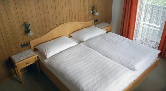 Pension Schierl, Rezerwuj Hotel Hotele w Fuschlsee z parkingiem, Parking