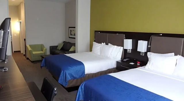 Четырёхместный люкс Holiday Inn Express El Reno by IHG