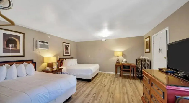 Трёхместный номер Standard с балконом Badlands Hotel & Campground
