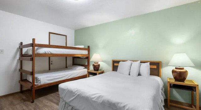 2 Bedroom Kirkwood Condo Base Camp 2 Condo, Забронировать База отдыха Кирквуд штат Калифорния, рядом с The Wall