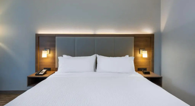 Люкс Holiday Inn Express State College at Williamsburg Square by IHG