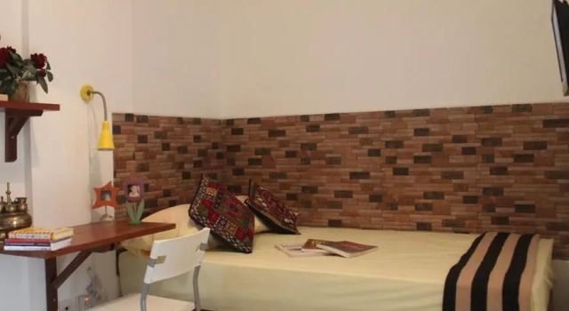 Кровать в общем номере (мужской номер) Oasis Studio Hotel Dua Male Only Hotel