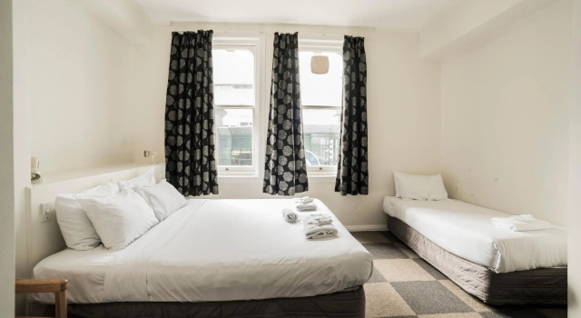 Трёхместный номер Standard Albion Hotel