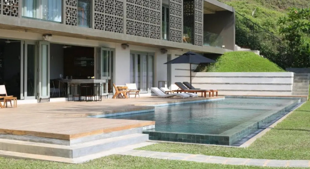 Вилла Modern Beach Villa With Roof Garden