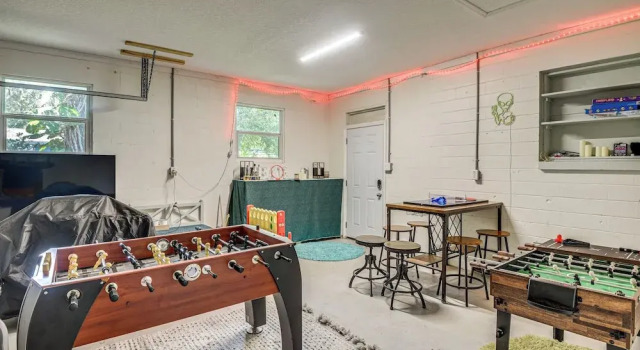 Коттедж Game Room, Yard: Home 3 Mi to Daytona Beach!