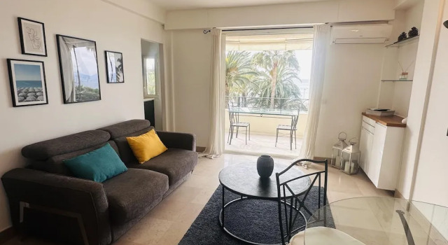 One Bedroom Apartment With a sea View Right by the Croisette Beaches and the Center of Cannes - 2287