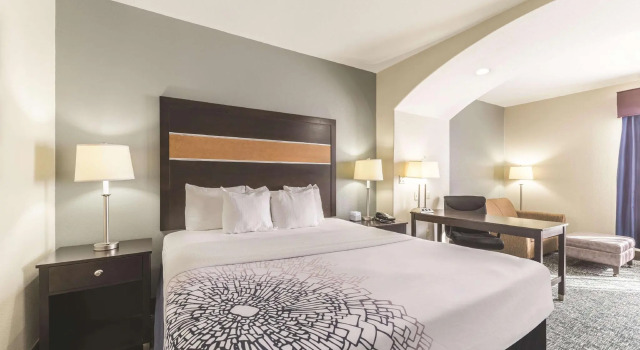 Двухместный номер Executive La Quinta Inn & Suites by Wyndham Tulsa - Catoosa Route 66