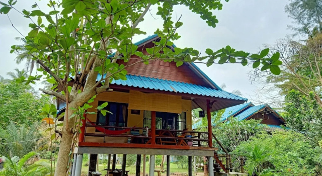 Коттедж с 2 комнатами с балконом Baan Moonchan House