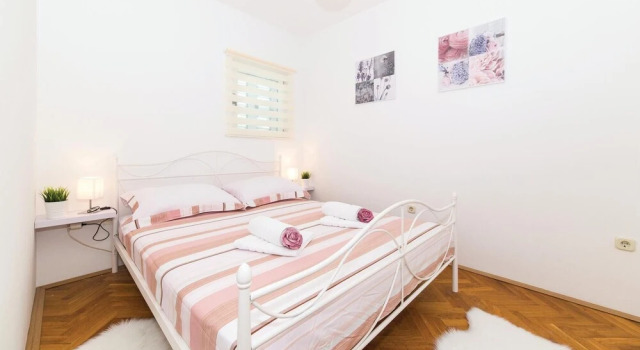 Four-Bedroom Holiday Home In Kastel Gomilica, Забронировать Отель Отели Каштел-Гомилицы с бассейном, Бассейн
