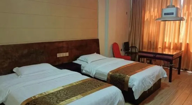 Hunchun Hongfu Hotel, Varaa Hotelli Huanggang Hubei