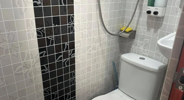 Трёхместный полулюкс Strawberry Guest house