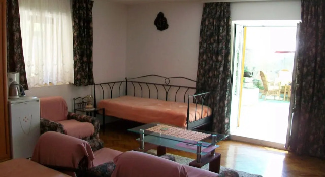 Apartments and Room Rukonic