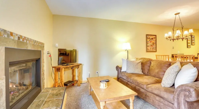 Cozy Winter Park Condo w/ Hot Tub & Shuttle!, Забронировать Апартаменты/квартира Апартаменты Винтер Парка, рядом с Body Kneads Massage and Pilates, Апартаменты/квартира