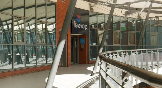 Travelodge Birmingham Central Broadway Plaza Hotel, Забронировать Отель Отели Бирмингема с парковкой, рядом с Grosvenor G Casino, Парковка