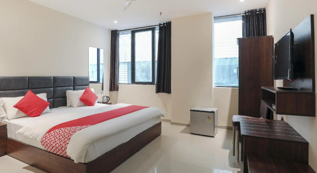 Люкс Standard OYO Flagship 74901 Hotel Kumkum Palace