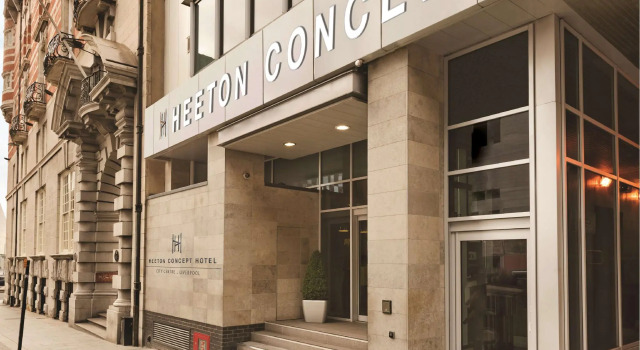 Кровать в общем номере Heeton Concept Hotel - City Centre Liverpool