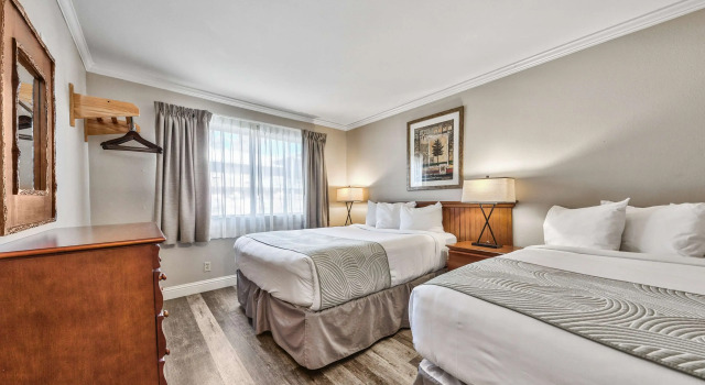 Люкс с 2 комнатами с видом на бассейн Forest Suites Resort at the Heavenly Village
