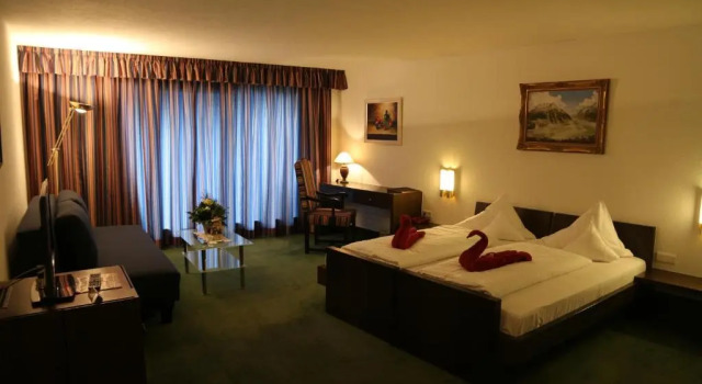 Полулюкс Hotel Montjola Nova