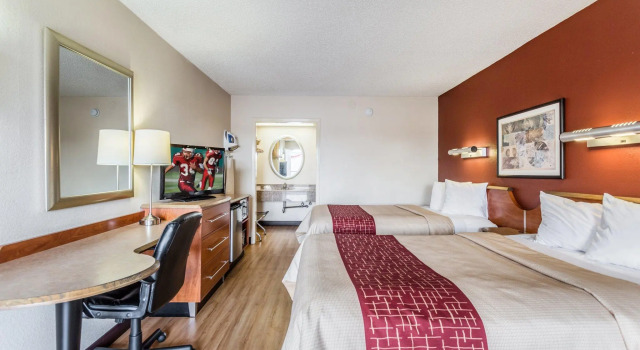 Четырёхместный номер Deluxe Red Roof Inn Bowling Green