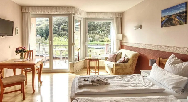 Ferienhaus Bullay, Забронировать Отель Буллай Хунсрюк