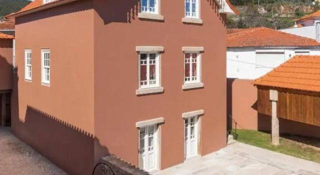 Deluxe Vila Casa Noronha Lima Historic Stay