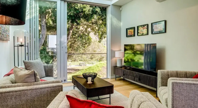 Апартаменты Experience Vibrant Living at De Waterkant Views