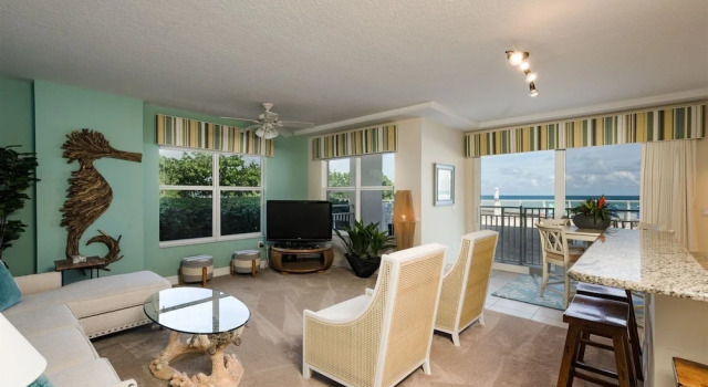 Номер Standard с балконом Unit 103 Opus - 3 Bedroom Ocean Front