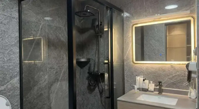 Двухместный номер Deluxe с балконом и с видом на город Kinno International Hotel