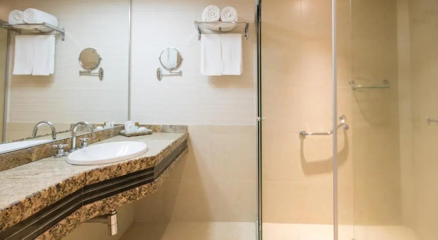 Трёхместный номер Standard Hotel Golden Park Internacional Foz & Convenções By Nacional Inn