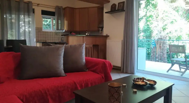 Marousi Comfy Apartment With Balcony