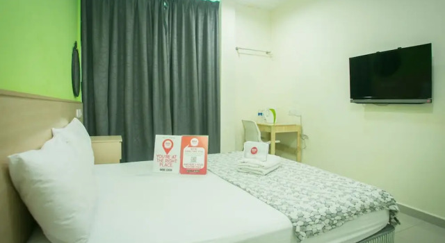 刚巴克黑风洞宝藏尼达酒店 - 黑风洞之星酒店(Nida Rooms Gombak Batu Caves Treasure at Batu Caves Star Hotel), Забронировать Отель Пещеры Batu Caves Селангор, рядом с Торговый центр Tesco Extra Selayang