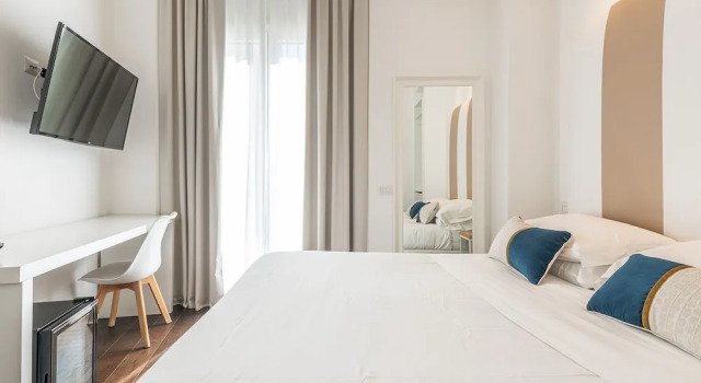 Номер Standard с балконом PLEY Cagliari Boutique Suites